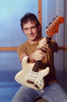 Ian Moss with 1989 Fryer guitar
